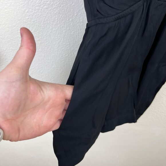 L’AGENCE Crossover Front Short Play Romper Black NWT Women’s Size 2 - Picture 5 of 9